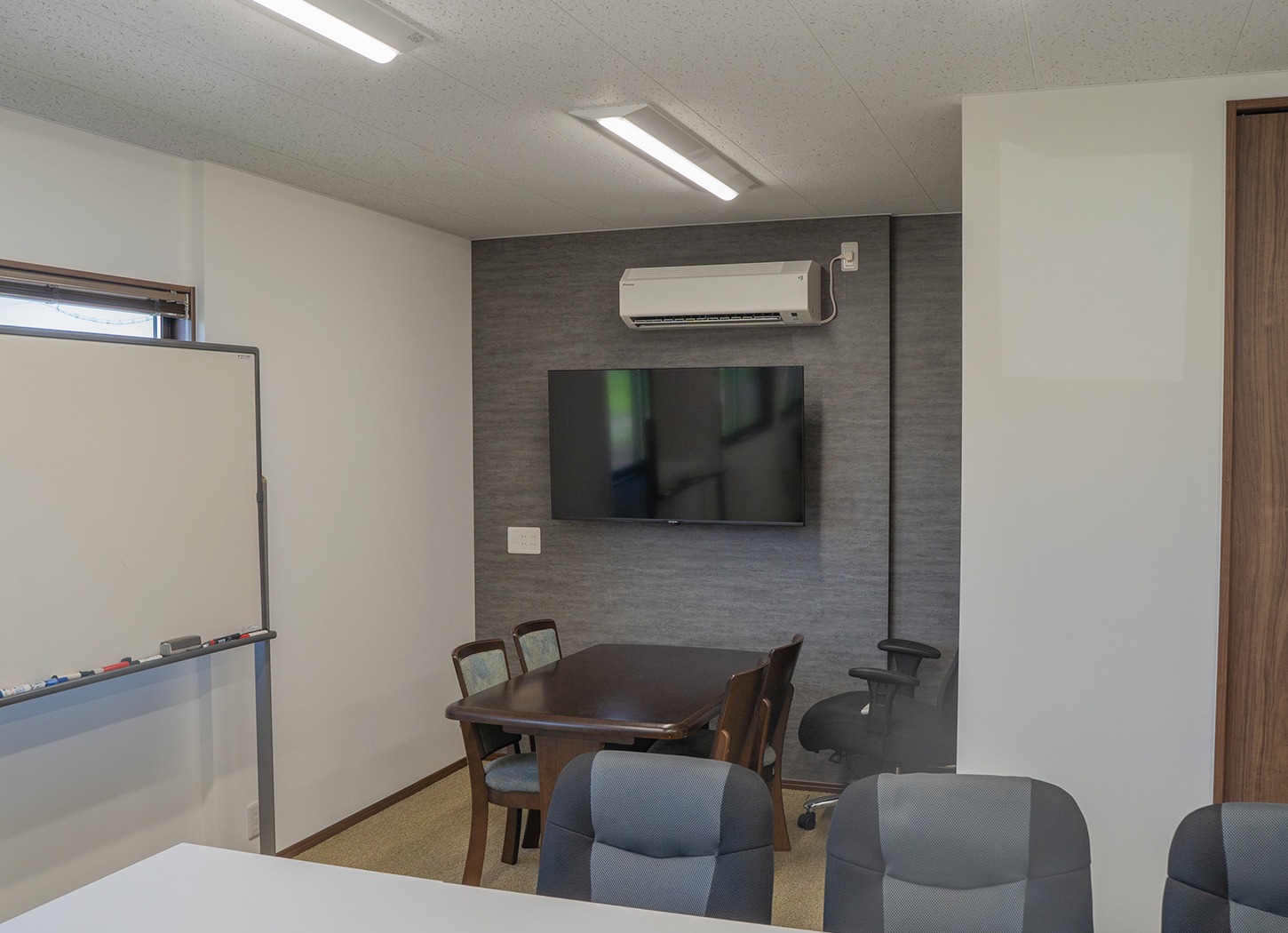 鐘建工業株式会社の打ち合わせスペース